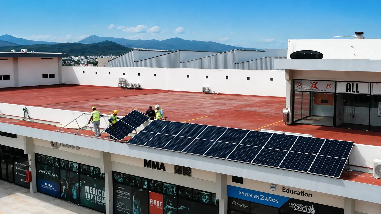 Instaladores de SETECIA montando una hilera de paneles solares en la azotea de una plaza comercial