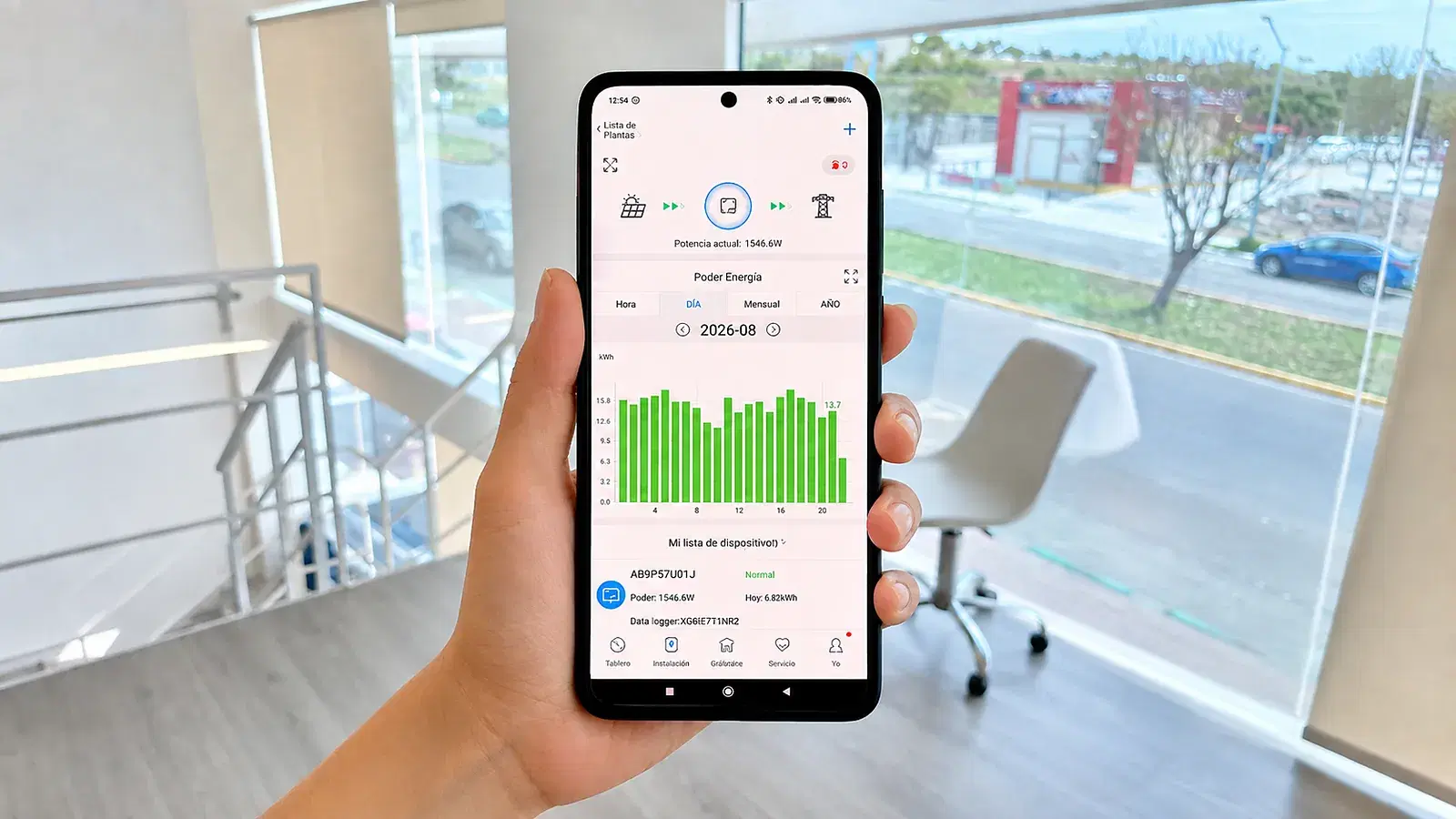 App de monitoreo mostrando la generación solar diaria de un sistema instalado por SETECIA
